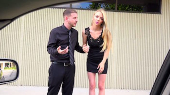 Девушке очень захотелось попробовать секс в машине