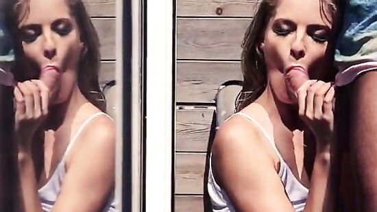 Два мужика наслаждаются сексом с девкой прямо на балконе