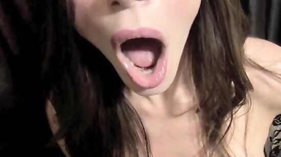 Тетка обожает оральный секс не меньше чем курить сигарты
