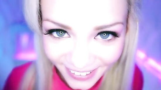 Красивая минетчица умеет приносить удовольствие ротиком