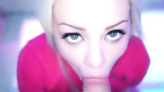 Красивая минетчица умеет приносить удовольствие ротиком