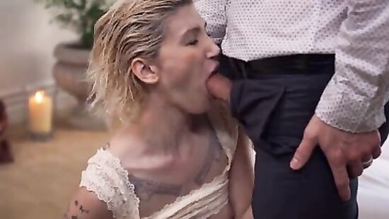 Брутал просто разрывает трусики на девке вовремя жесткого секса