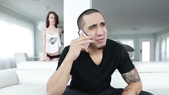 Жестко трахнул в рот не дав даже дохнуть сучке