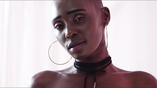 Парень даже не понял что в палатке его девушку трахает лучший друг