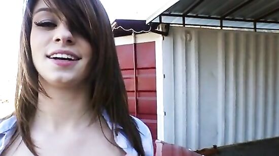 Дала разработать попку пальчиком перед аналом на мустанге