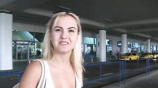 Чешская шлюшка занимается сексом с незнакомцем за деньги