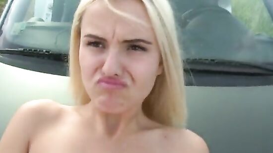 Чешская шлюшка занимается сексом с незнакомцем за деньги