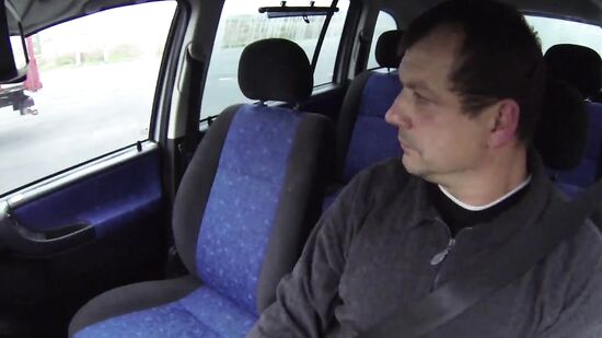 Чешский мужик снял проститутку и трахнул её в машине