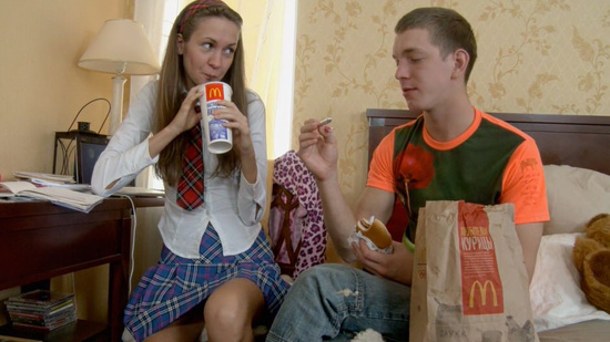 Дала в жопу за биг-мак меню с колой и картошкой фри