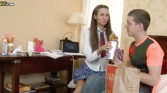 Дала в жопу за биг-мак меню с колой и картошкой фри