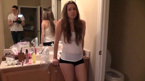 Муж снимает на видео домашний секс с женой