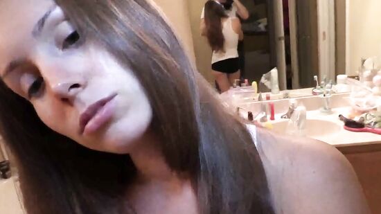 Муж снимает на видео домашний секс с женой