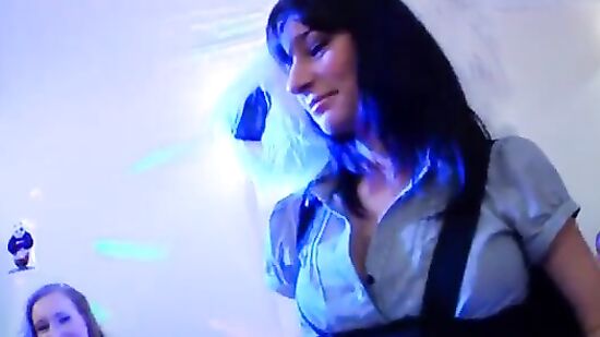 Развратные студенты устроили пьяную секс вечеринку