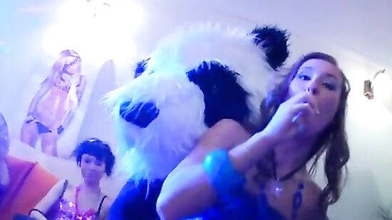 Развратные студенты устроили пьяную секс вечеринку