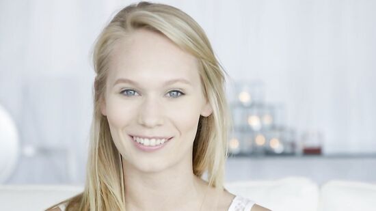 Блондинка подставила анус для упругого язычка