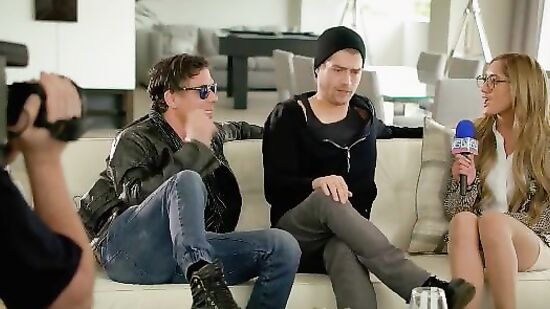 Девушка с большой попой переспала с двумя