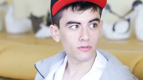 Муж застукал жену с парнем своей дочери и выебал её вместе с ним