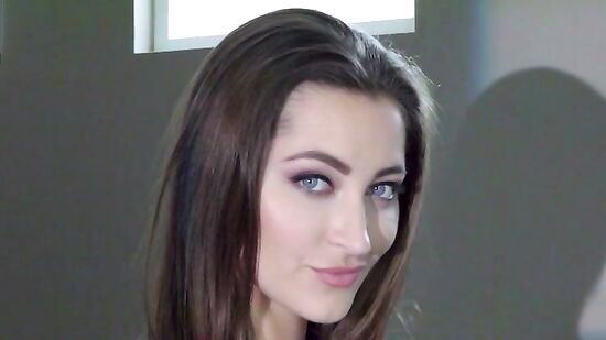 Бедняга муж словил жену за изменой в собственной спальне