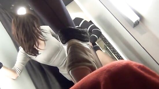 Экстремальный секс в примерочной брендового магазина