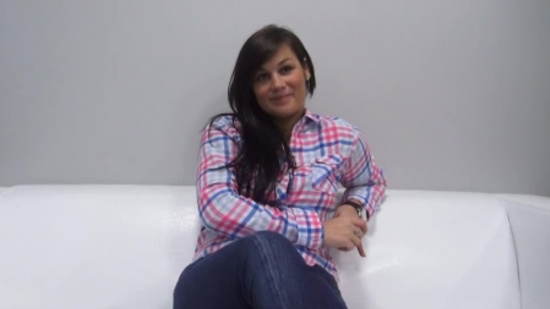 Брюнетка пришла на кастинг суто подзаработать баблишка