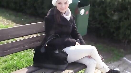 Пикапнул на улице чешскую симпатяжку и повез домой ебать