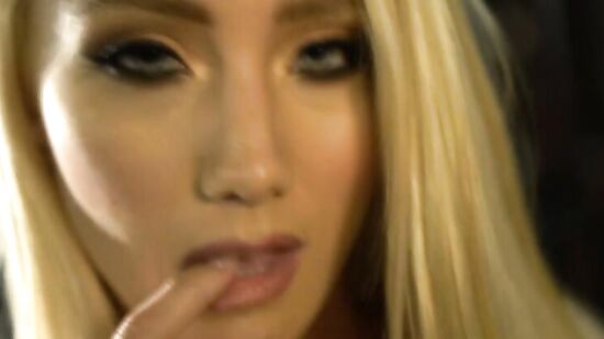 Связанная блондинка с ужасом и удовольствием сквиртит без остановки