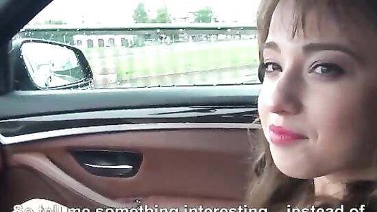 Русская студентка прогуливает учебу и ебется с парнем в шикарной BMW