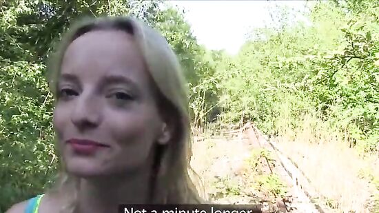 Чешская девушка настолько любит легкие деньги, что согласилась на секс ради них