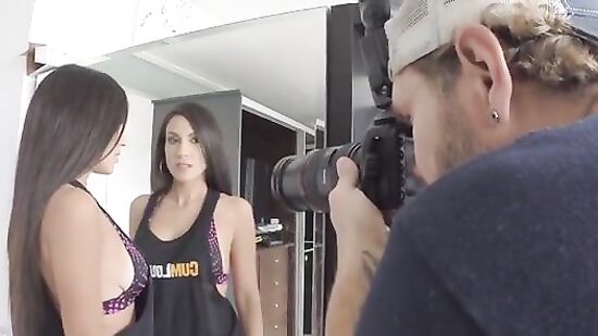 Фотограф устроил бесплатную фотосессию зрелой тетке