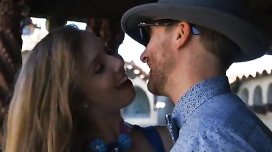 Красивая и страстная ебля прямо на полу с грудастой 30-летней любовницей