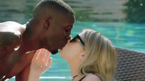 Нежно отжарил сестру своего лучшего друга когда она осталась дома абсолютно одна