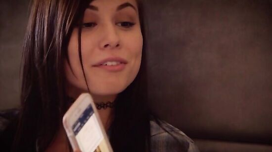 Крепкие парни довели до боли нежную девушку когда вместе долбили её скромные дырочки