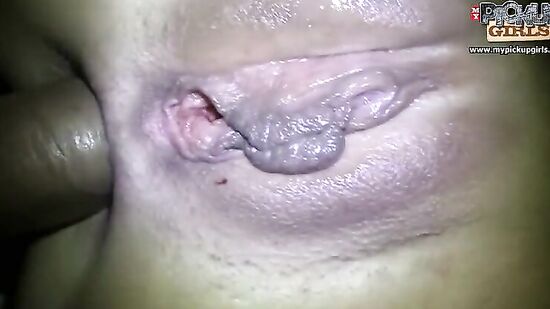 На улице было холодно и девушка согласилась на то чтоб парни подвезли её и согрели