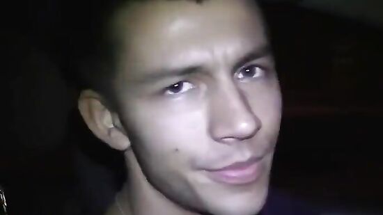 На улице было холодно и девушка согласилась на то чтоб парни подвезли её и согрели