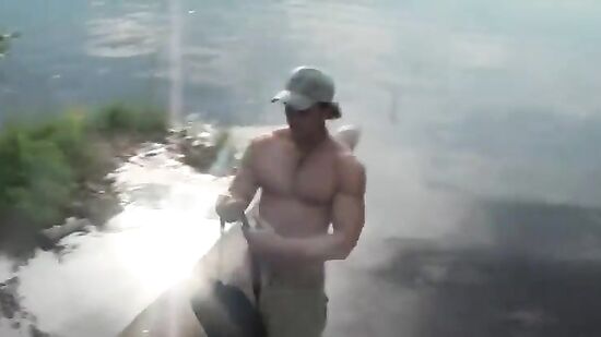 Пикаперы познакомились с девушкой - дали ей прикурить и развели на секс в кустах