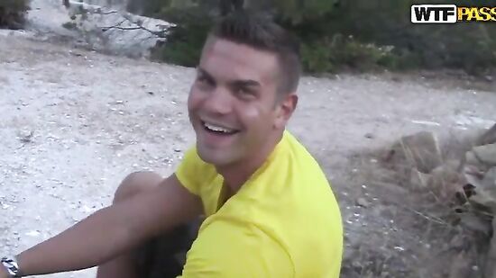 Испанцы пикапнули украинскую туристку на местном пляже и повезли трахать эту суку