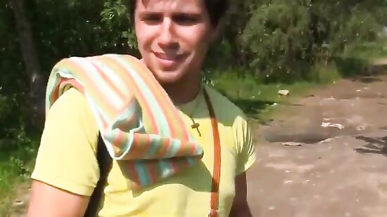 Русские пикаперы везут девушку трахаться на речку в жаркую летнюю погоду