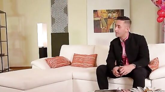 Грудастые блондинки делят член в День всех влюбленных