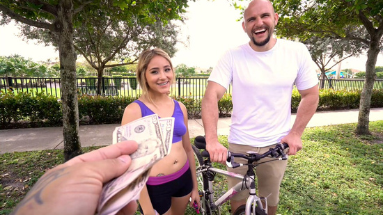 Развели на секс за деньги и трахнули в машине велосипедистку из Лос Анджелеса