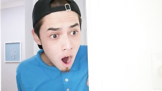 Спалил как дрочит зрелая мачеха и за это она заставила лизать пизду