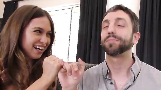 Красотка изменяет парню с двумя неграми которые готовы выебать её при нем