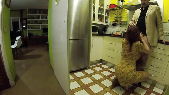 Спалила родную сестру за сексом с ухажером и начала мастубировать на их секс