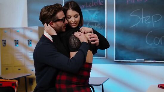 Сексуальная училка подставила попу и дала студенту поиметь себя