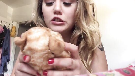 Отчим ебет 18 летнюю падчерицу за спиной у жены