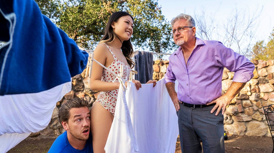 Молодая азиатка изменяет старику у него за спиной - секс с изменой