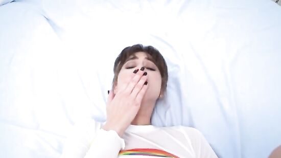 Секс с сочной киской и волосатым лобком красотки Райли Рид