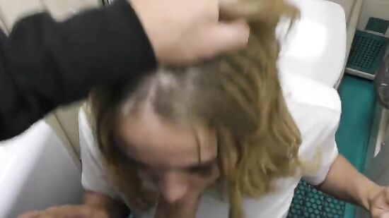 Только познакомился с девушкой, и сразу трахнул её в поезде