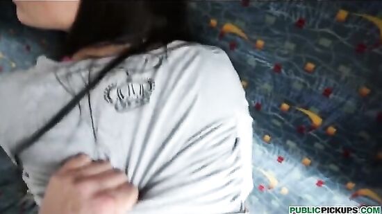 Развел незнакомку на секс в поезде и заплатил ей деньги за это