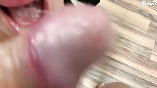 Возбужденная секретарша соблазняет босса на секс и он изменяет жене, уже не первый раз