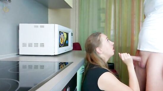 Мамина лучшая подруга развела парня на секс - порно с разговором